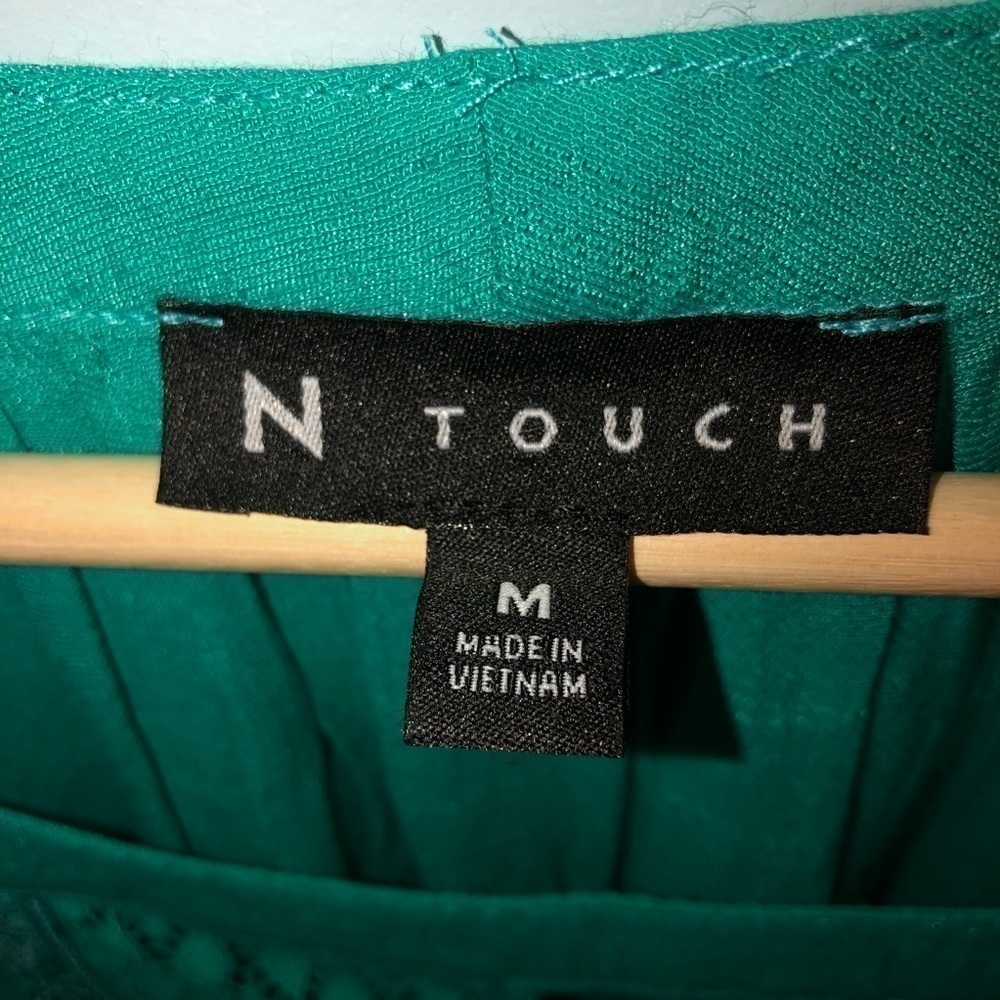N Touch size medium green top 3/4 sleeve. Lace accents on front - Picture 5 of 9